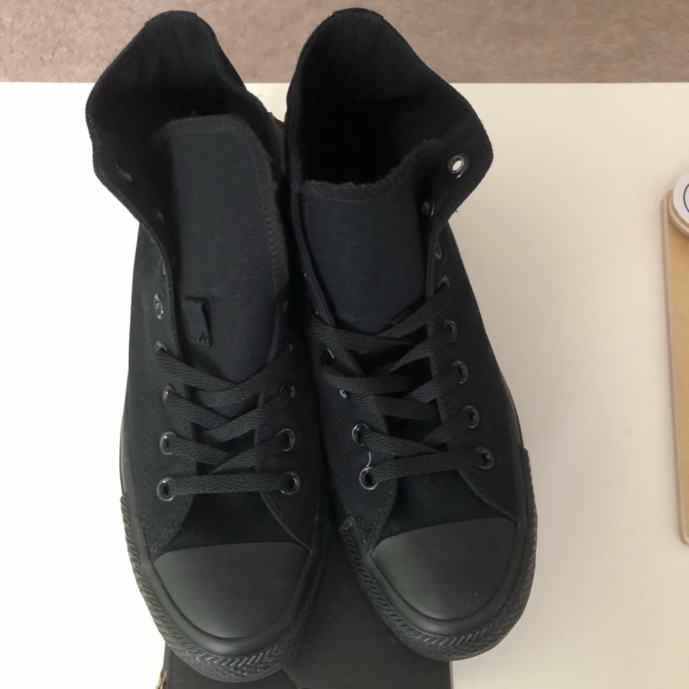 BRAND NEW!! Converse